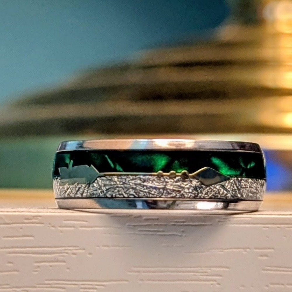 8MM Silver Titanium Green Shell Meteorite Wedding Band Arrow Inlay Ring Sz 12